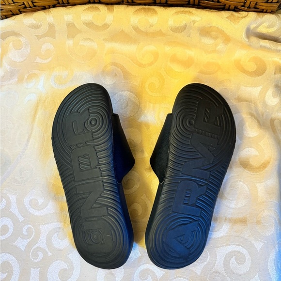 Under Armour Kids Black Sandals - Picture 4 of 4